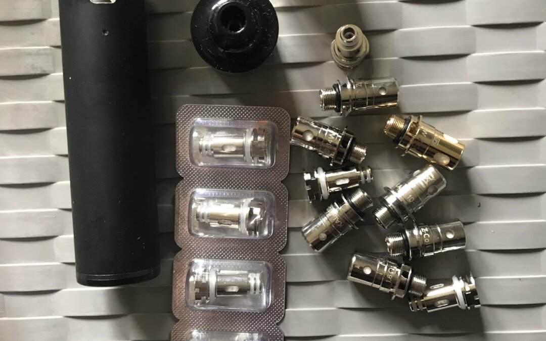 Cigarette Electronique First LPV avec résistances et 3 tanks = 10e