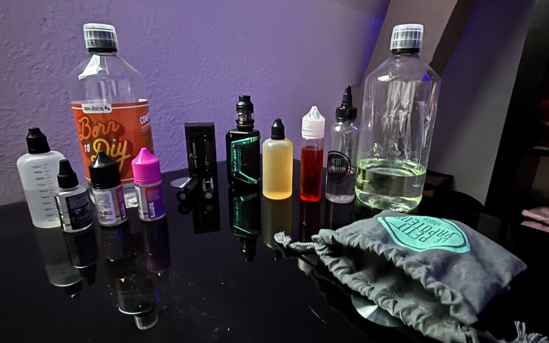 geekvape l200 + chargeur accus + goûts