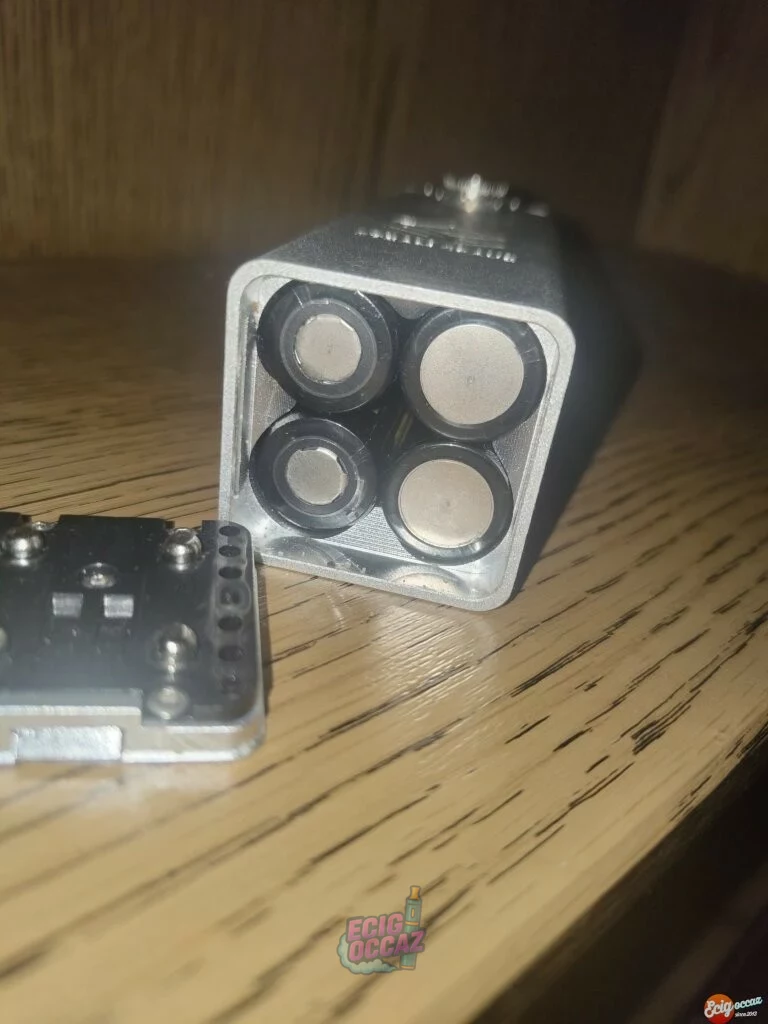 Box titan avec 4 accus