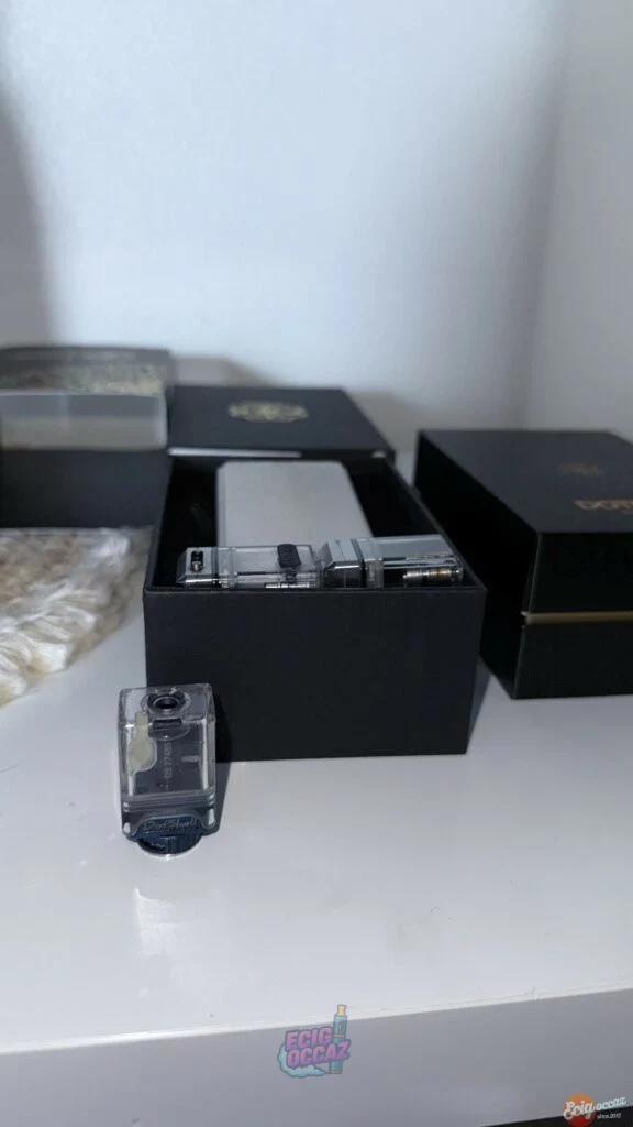 DOTAIO V2 ICEBERG STURDY EDITION LIMITÉE et un DOTSHELL RBA bleu