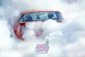 découvrez les règles et les sanctions concernant le fait de fumer au volant en france. informez-vous sur la législation en vigueur pour éviter les amendes et rouler en toute légalité.