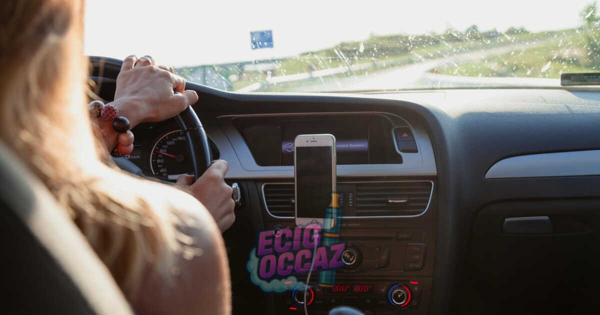 découvrez la législation sur le fait de fumer au volant en france : ce que dit la loi, les risques, les amendes encourues et les conseils pour conduire en toute sécurité.