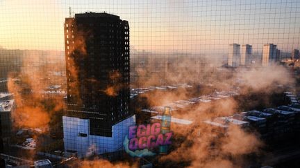 découvrez les détails de l'incendie survenu chez dinner lady en angleterre : causes, conséquences et impact sur la célèbre marque de e-liquides.