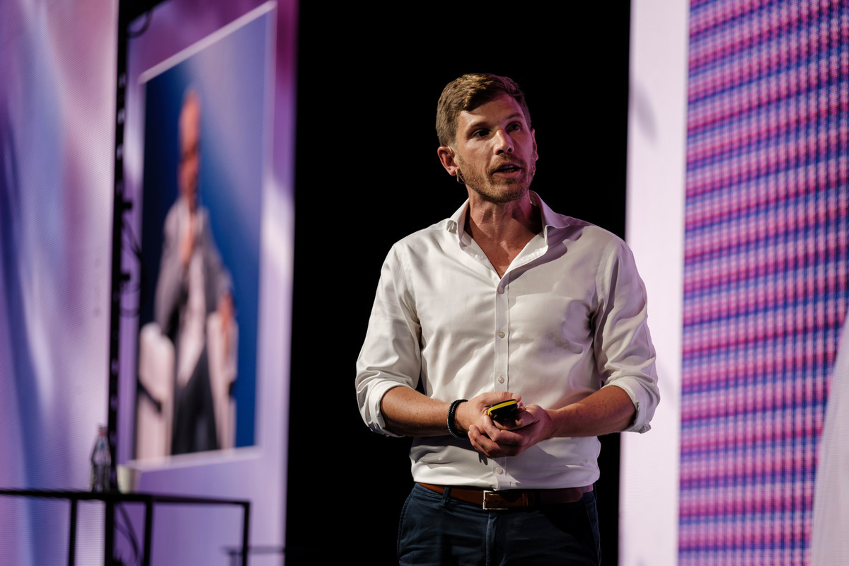 découvrez comment la suède se dirige vers un avenir sans tabac grâce à des initiatives innovantes et efficaces. explorez les alternatives au tabac, les politiques de santé publique et les efforts pour réduire la consommation de tabac. rejoignez le mouvement vers une société plus saine et sans fumée.