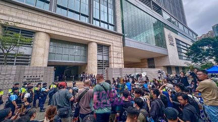 découvrez les risques liés à la consommation de cbd à hong kong, y compris les peines d'incarcération encourues et la législation locale. informez-vous avant votre voyage !