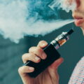 découvrez l'impact de la cigarette électronique sur la santé intestinale : effets potentiels, études récentes et conseils pour préserver votre équilibre digestif.