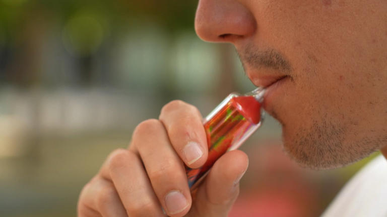 découvrez pourquoi la fin des influenceurs vape bouleverse le marketing des cigarettes électroniques. informations sur la nouvelle réglementation et ses impacts sur les réseaux sociaux en france.