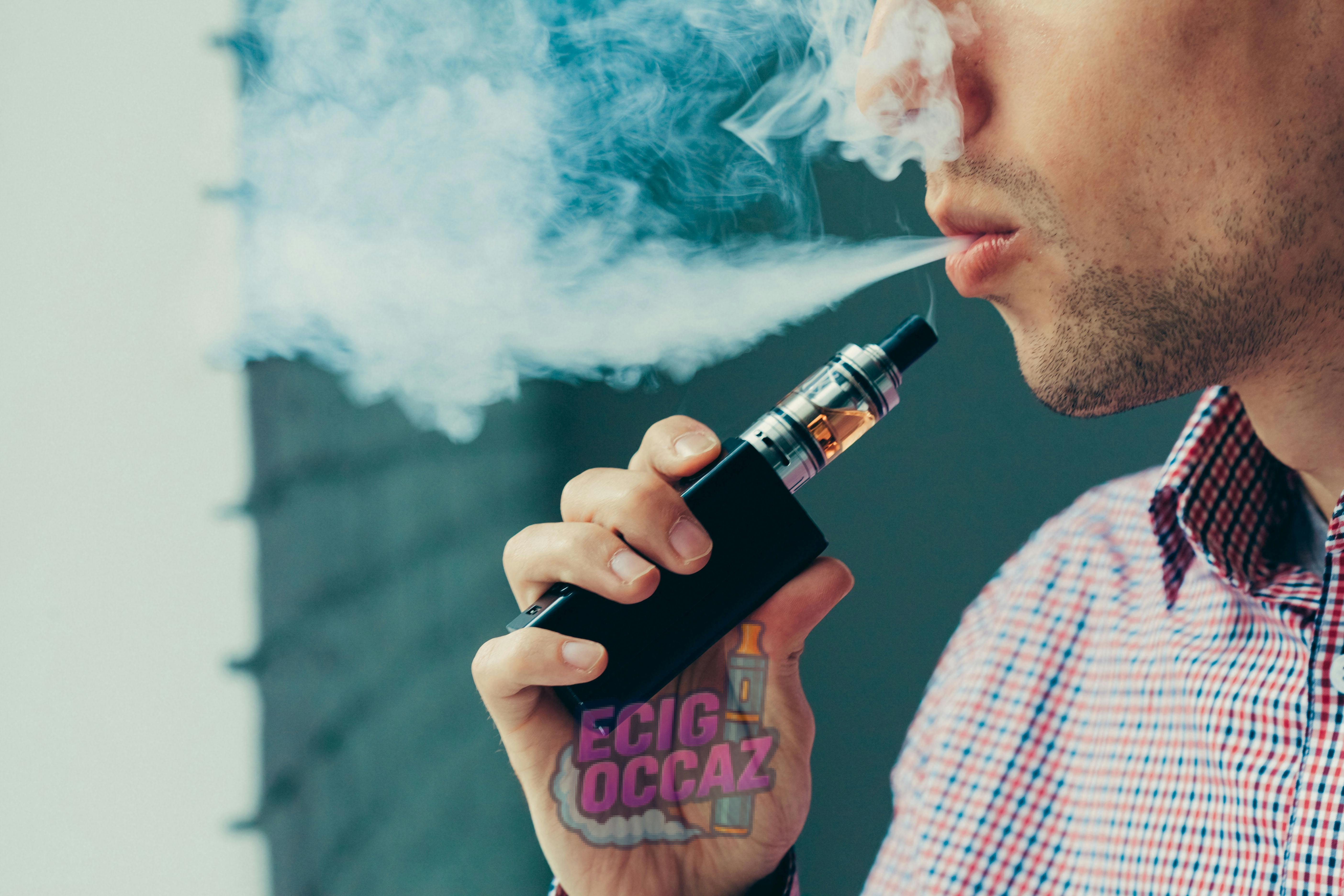 découvrez l'impact de la cigarette électronique sur la respiration : effets, risques potentiels et conseils pour préserver la santé pulmonaire.