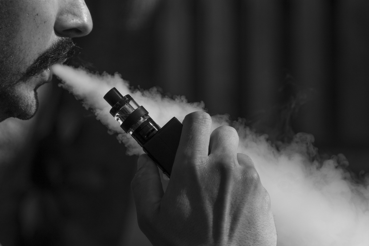 devenir franchisé cigarette électronique Bye-bye la toux 🚭 : Conseils malins pour vapoter sans gêne !