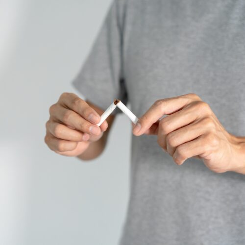 découvrez les effets du vapotage sur l'asthme : risques, conseils médicaux et alternatives pour les personnes asthmatiques souhaitant arrêter de fumer.