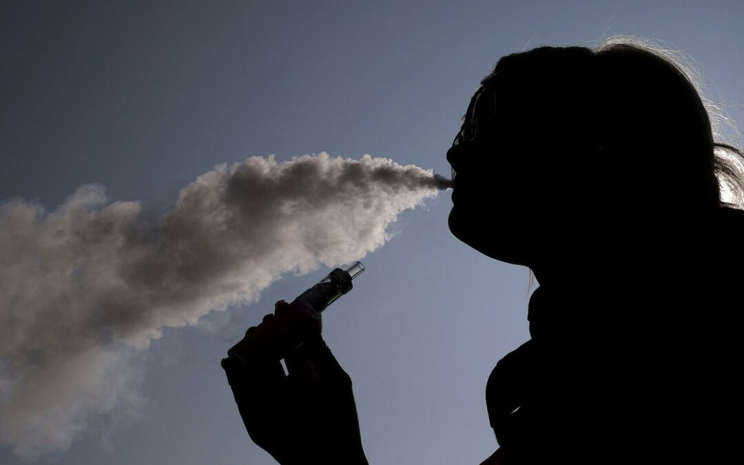 découvrez les liens entre vapoter et l'asthme : risques, effets sur la santé respiratoire, conseils pour asthmatiques et informations essentielles avant d'utiliser la cigarette électronique.