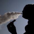 découvrez les liens entre vapoter et l'asthme : risques, effets sur la santé respiratoire, conseils pour asthmatiques et informations essentielles avant d'utiliser la cigarette électronique.