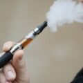 découvrez la relation entre cigarettes électroniques et cancer : informations, études récentes et conseils pour mieux comprendre les risques potentiels liés au vapotage sur la santé.