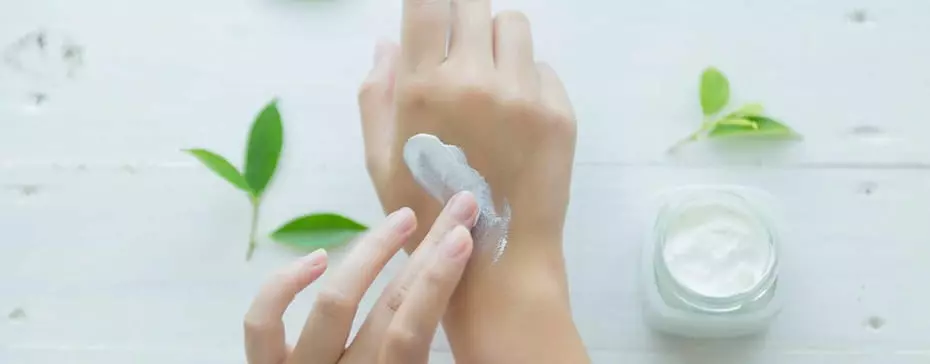 découvrez comment les crèmes au cbd peuvent soulager naturellement l’eczéma : bénéfices, conseils d’utilisation et choix des meilleurs produits pour apaiser irritation et démangeaisons de la peau.