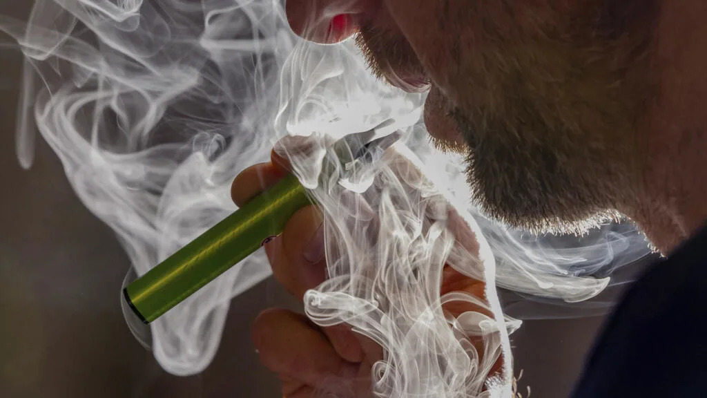 découvrez la position d'emmanuel macron sur la cigarette électronique, ses implications pour la santé publique et la réglementation en france.