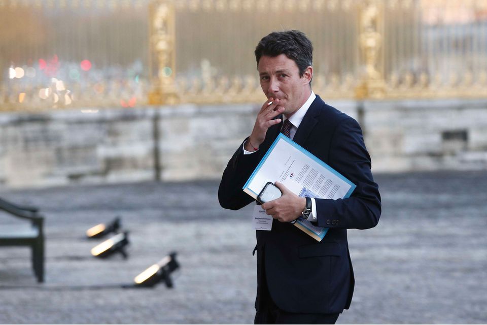 découvrez la position d'emmanuel macron sur la cigarette électronique, ses impacts sur la santé publique et les mesures prises par le gouvernement français concernant le vapotage.