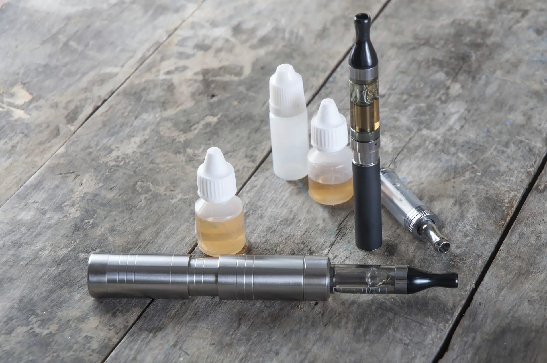 découvrez les vérités et les mythes autour des effets secondaires de la e-cigarette, pour mieux comprendre ses impacts sur la santé.