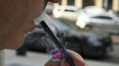 découvrez la réglementation en vigueur concernant le tabac et le vapotage dans les stations de ski, pour profiter de vos vacances en toute conformité et sécurité.