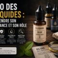 Illustration d’un flacon d’e-liquide avec une date de DLUO visible sur l’étiquette, posé sur une table sombre avec une horloge, une loupe et des documents de contrôle qualité en arrière-plan, accompagnée du titre « DLUO des e-liquides : comprendre son importance et son rôle ».