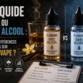 Illustration de deux flacons d’e-liquide comparés côte à côte, l’un « avec alcool » dans une ambiance chaude et l’autre « sans alcool » dans une ambiance froide, entourés d’éléments de laboratoire et d’accessoires de vape, avec le titre « E-liquide avec ou sans alcool : quelles différences et impacts sur votre vape ?