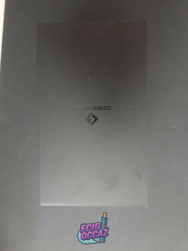 Lot Geek Vape + chargeur + accus + résistance