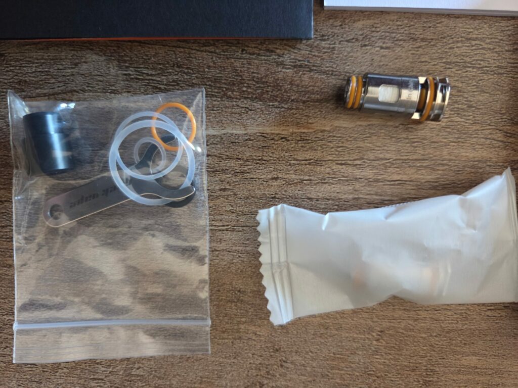 Clearomiseur Geekvape Z Nano 2 Gold 3,5 ml, en bon état général.