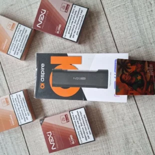 Vapoteuse neuve et ses 4 cartouches sous blister