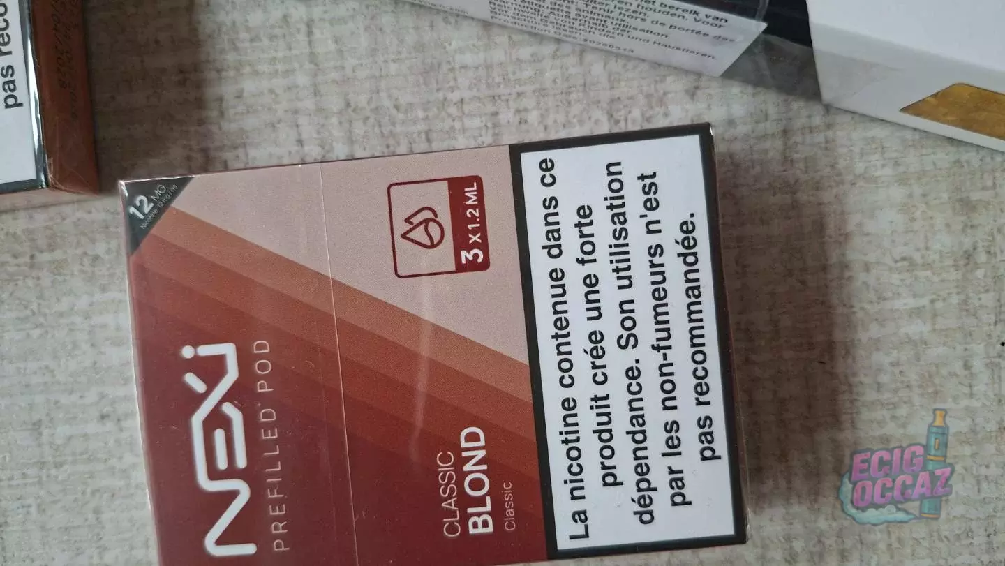 Vapoteuse neuve et ses 4 cartouches sous blister
