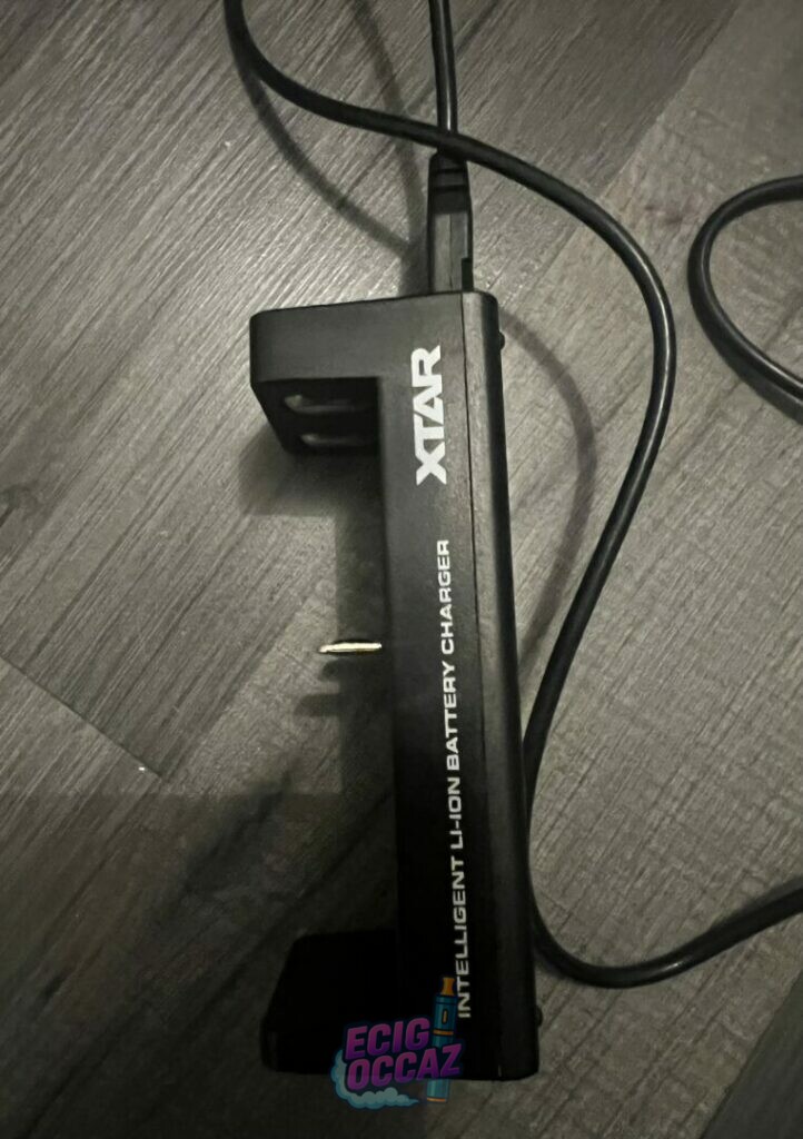Lot de 6 accus MXJO 18650 + 2 génériques + chargeur