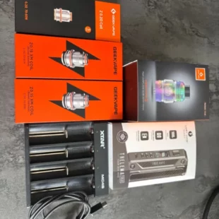 Lost Vape Thelema Solo + Zeus GeekVape + résistances + chargeur