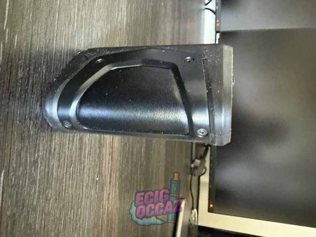Box GeekVape Aegis X 200W avec grand écran, boîte et câble