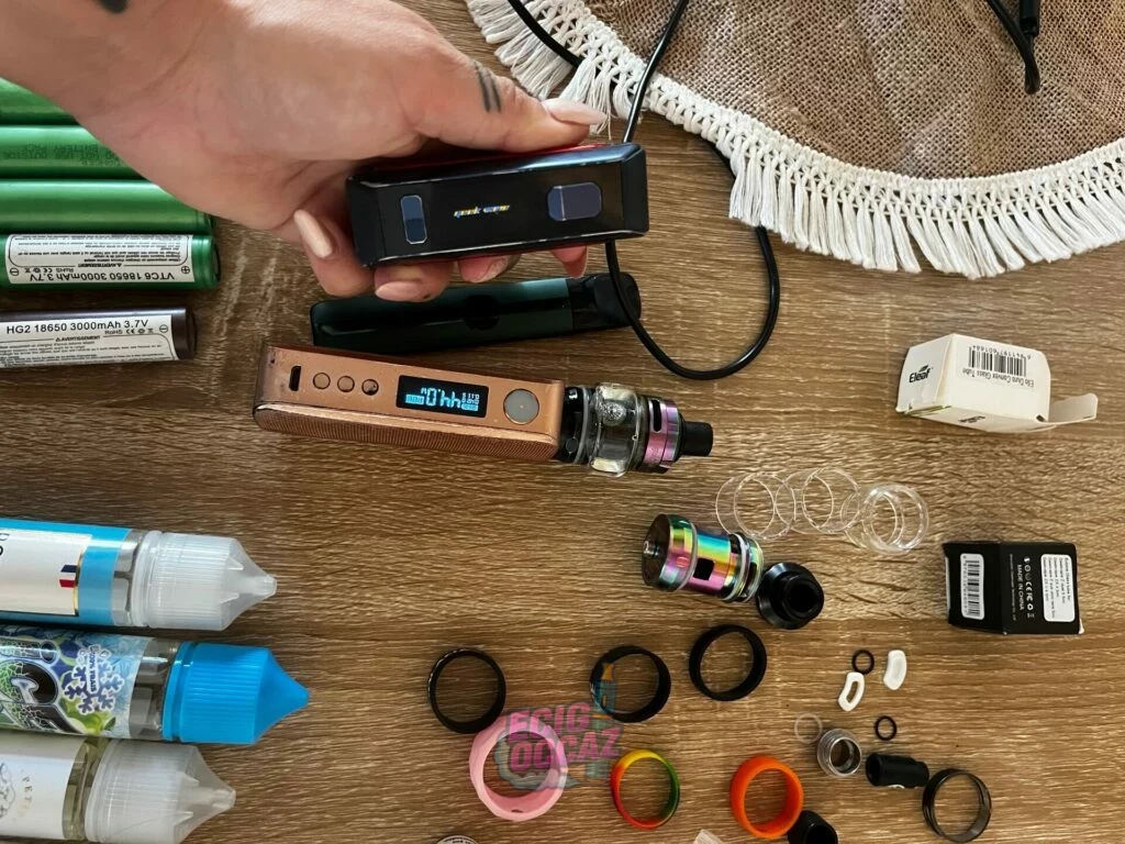 Gros Lot Cigarettes Électroniques, Accus, Chargeurs & E-liquides
