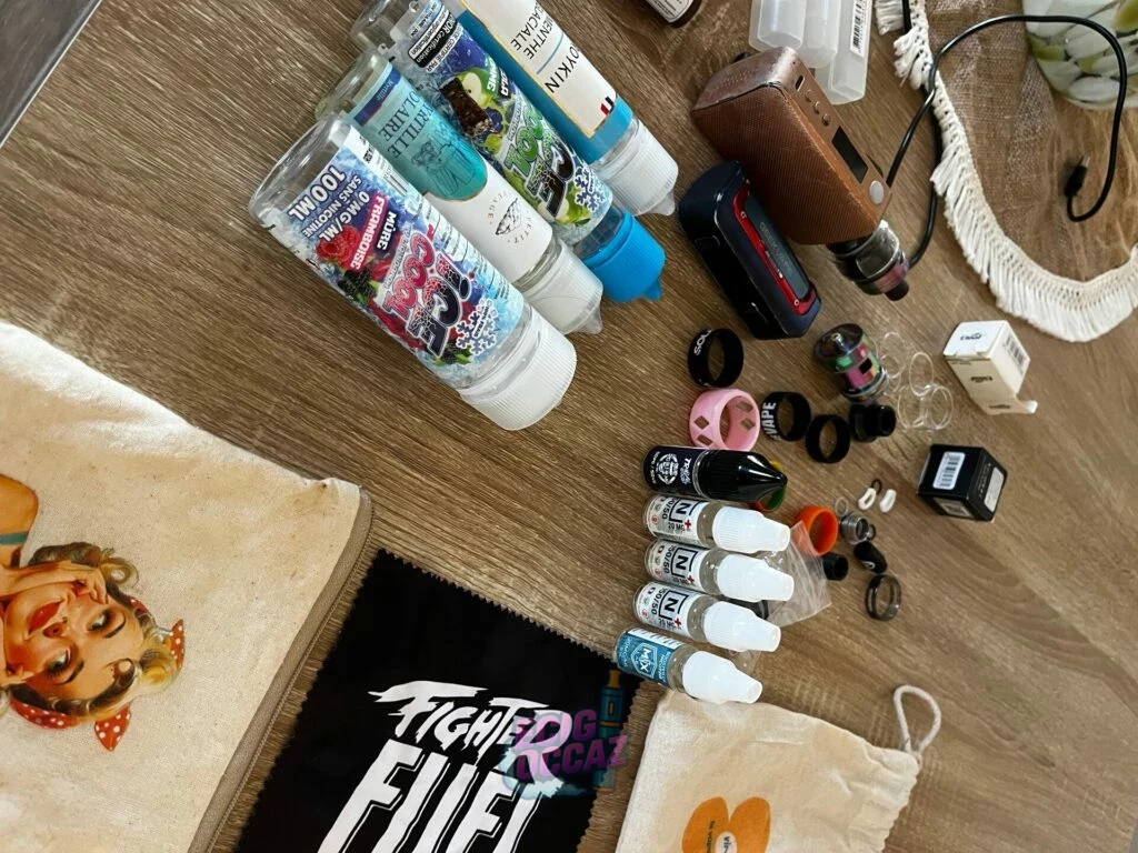 Gros Lot Cigarettes Électroniques, Accus, Chargeurs & E-liquides