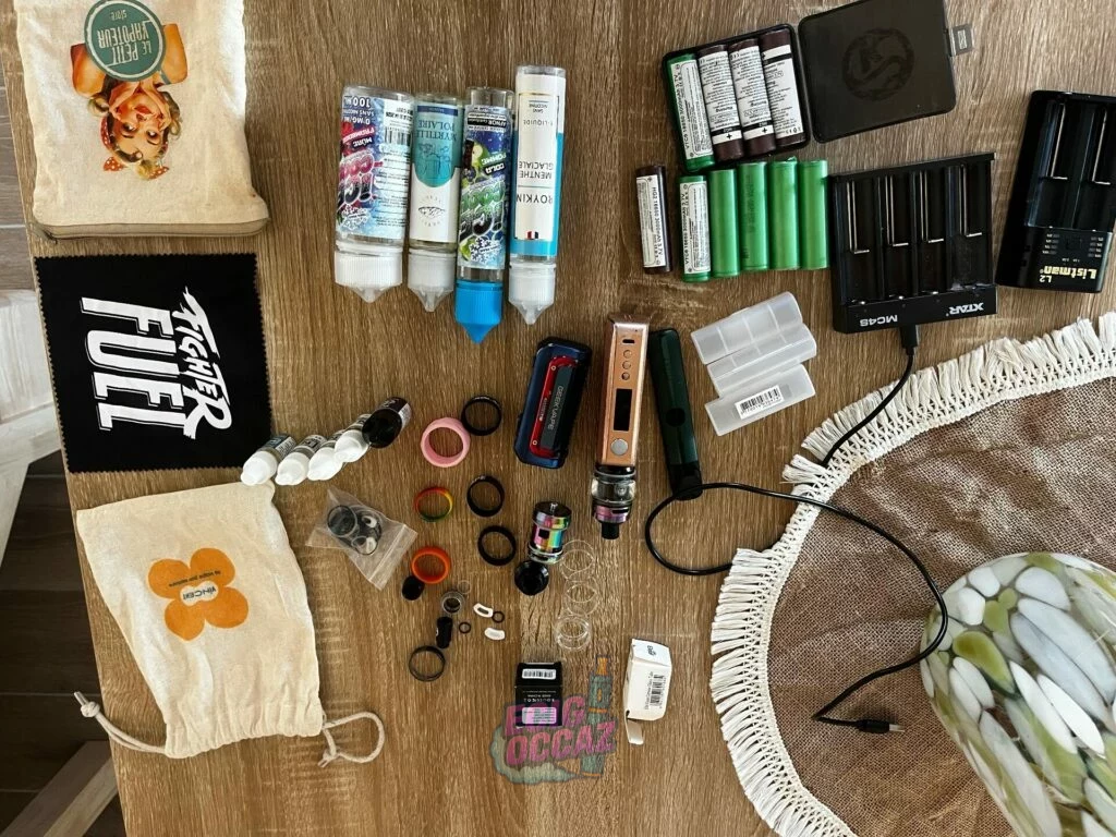Gros Lot Cigarettes Électroniques, Accus, Chargeurs & E-liquides