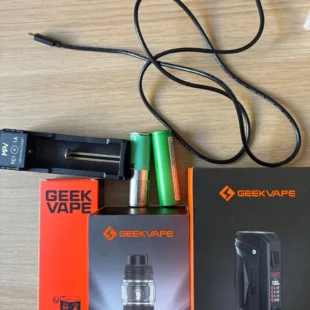 Geekvape S100 100W + Z Fli Tank + accus + résistances + accessoires