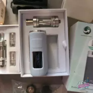 matériel Eleaf – box/mod + clearomiseur MELO III + accessoiresl