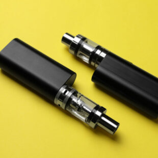 Cigarette électronique, que dit la loi au juste