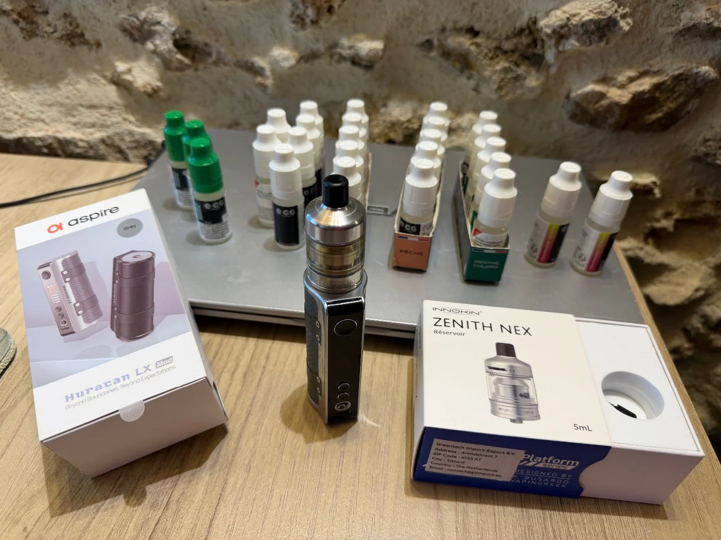 Lot de 2 cigarettes électroniques Aspire Huracan LX + e-liquides