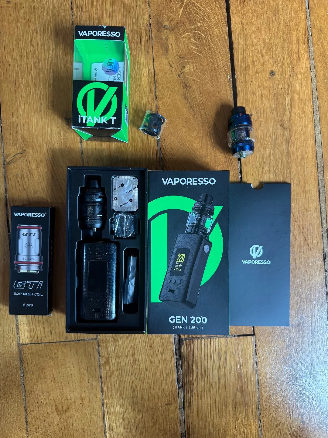 Vaporesso Gen 200 avec accus et boîte d’origine – 2 clearomiseurs iTank-T – paquet de résistance – excellent état