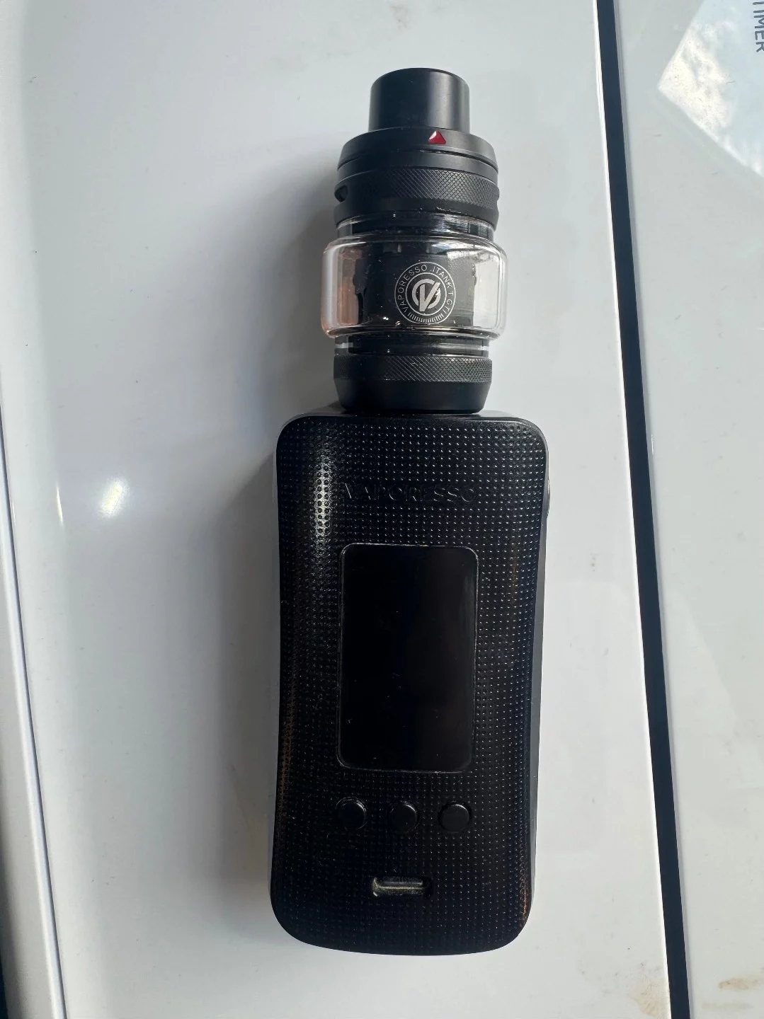 Vaporesso Gen 200 avec accus et boîte d’origine – 2 clearomiseurs iTank-T – paquet de résistance – excellent état