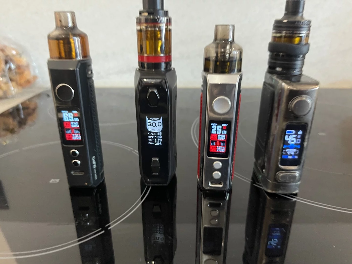 Vends  cigarettes électroniques avec accessoires, résistances, pièces de rechange, accus, chargeur, clearo et e-