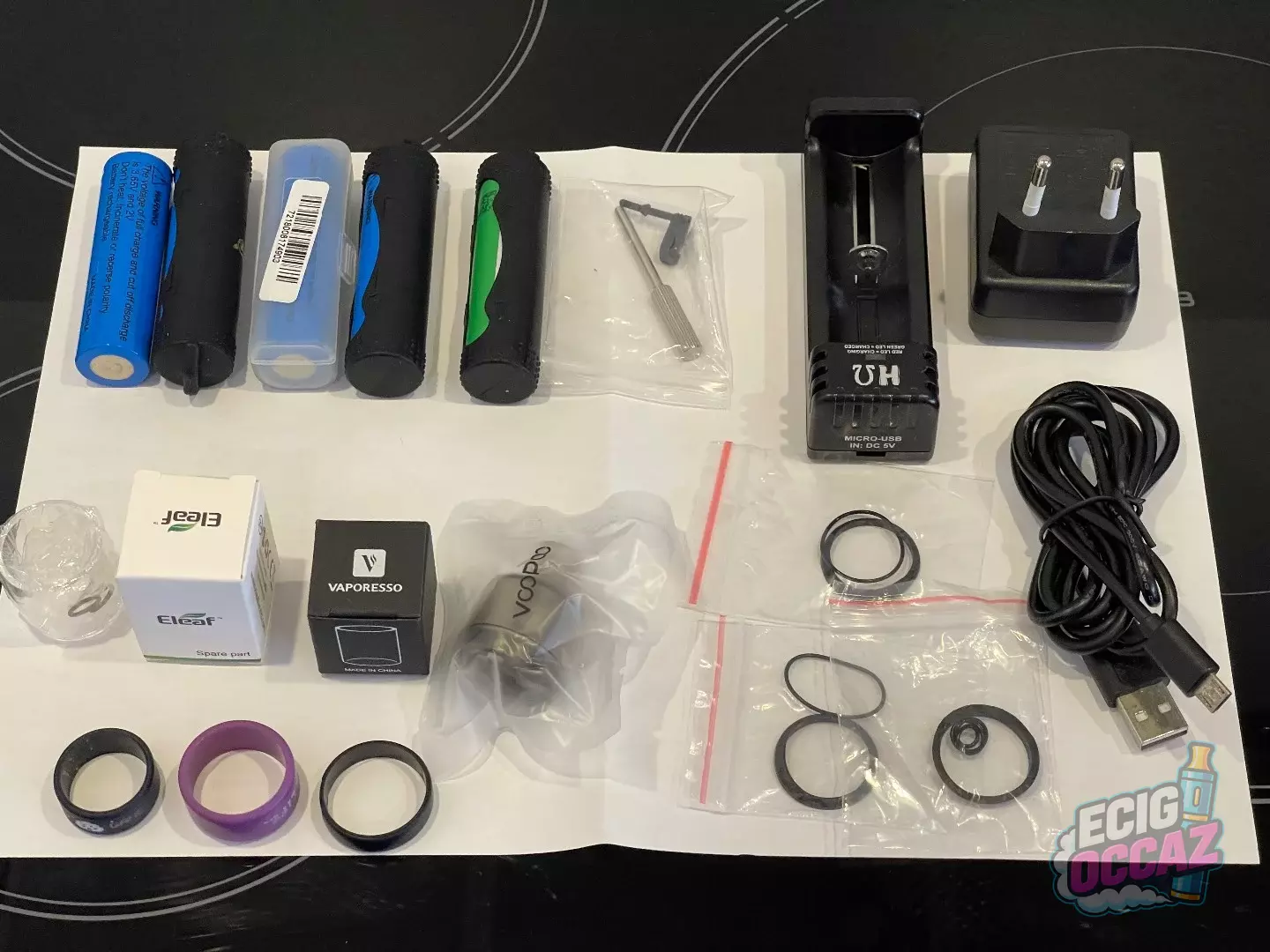 Vends  cigarettes électroniques avec accessoires, résistances, pièces de rechange, accus, chargeur, clearo et e-