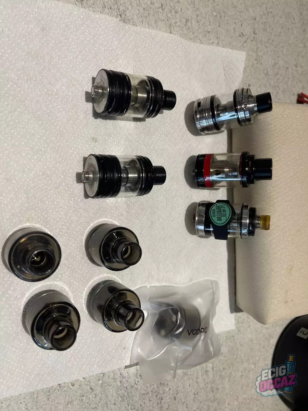 Vends  cigarettes électroniques avec accessoires, résistances, pièces de rechange, accus, chargeur, clearo et e-