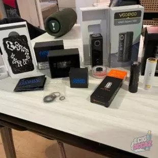 Lot de Matériel (Centaurus P200, Atomiseur Osiris, Zeus nano 2, Voopoo Spark 100, deux accus ..)