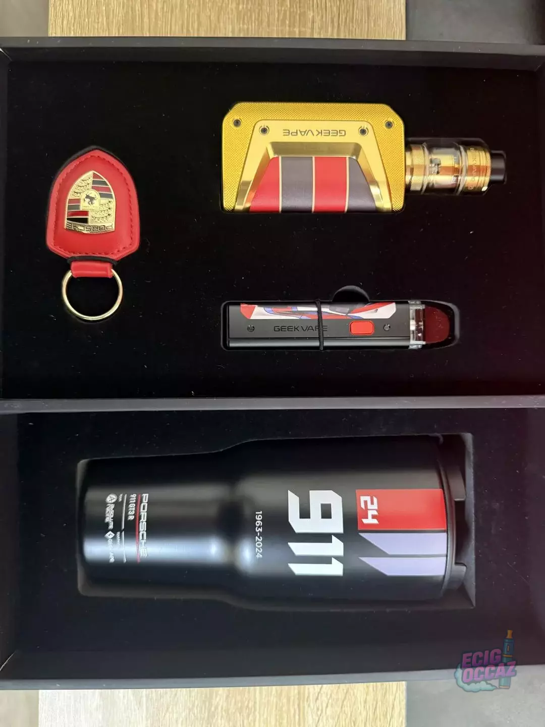 Coffret collector Geekvape x Porsche 911 GT3 R – Absolute Racing