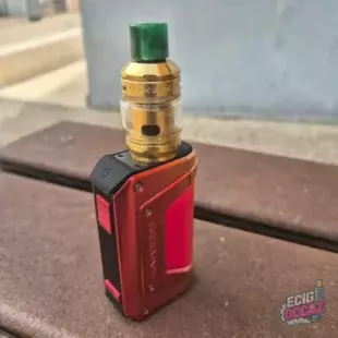 GeekVape Aegis Legend 2 Autonomie : 2 accus 18650 (inclus) Puissance : 200W Autonomie e liquide : 5.5ml Très bon état, n'a pas beaucoup servi