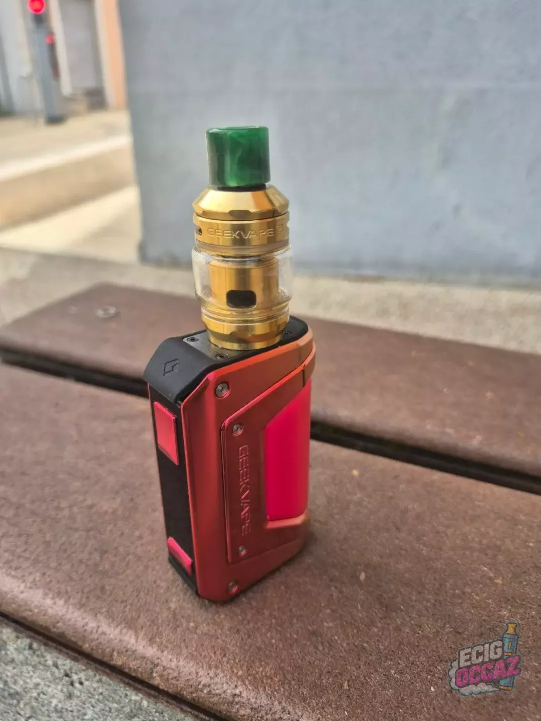 GeekVape Aegis Legend 2  Autonomie : 2 accus 18650 (inclus) Puissance : 200W Autonomie e liquide : 5.5ml  Très bon état, n&rsquo;a pas beaucoup servi