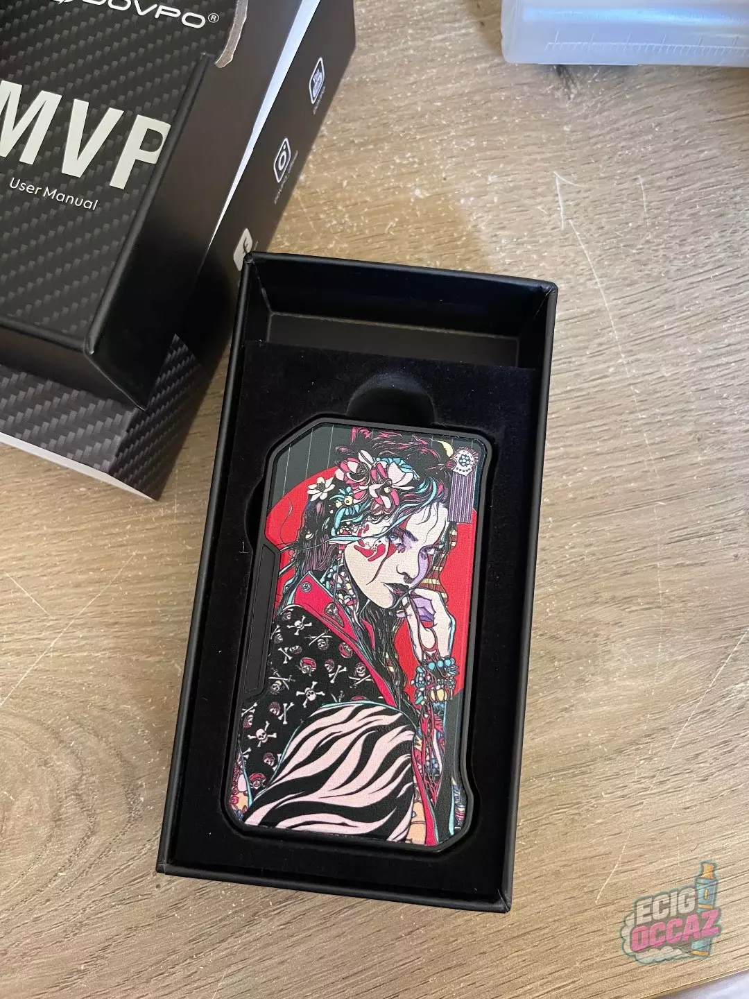 DOVPO MVP 220W, coloris noir avec design graphique