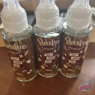 Lot de 3 e-liquides Paperland Golden Bless – 100 ml Je vends un lot de 3 flacons de e-liquide Paperland Golden Bless – Airmust, saveur orange sanguine et fruits rouges. * Quantité : 3 flacons de 100mL